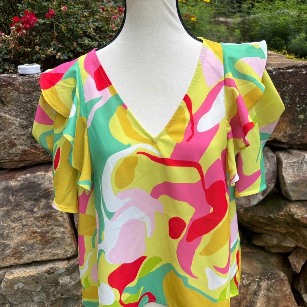 NWT Crosby by Millie Burch Size M Colorful Abstract Top Length 22 inches